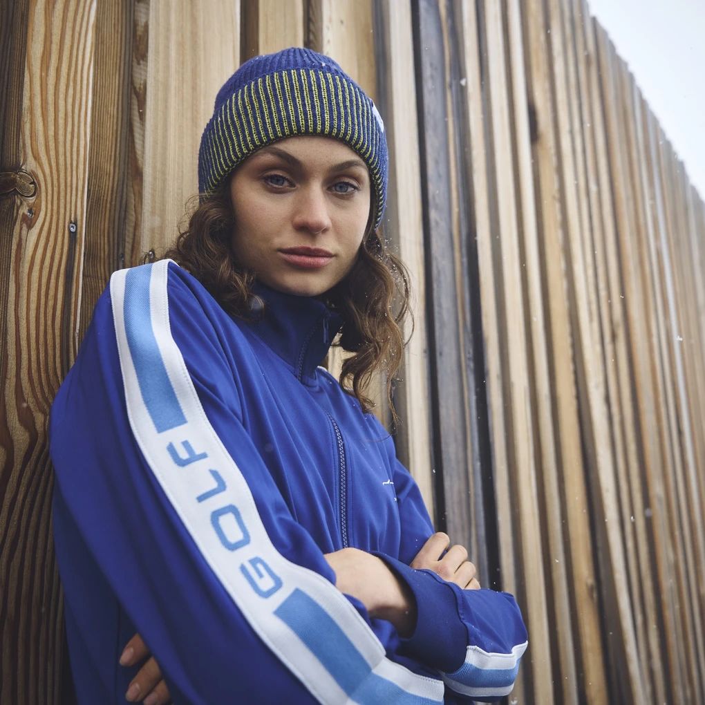 Volkswagen pletena kapa, tamnoplava/žuta.
