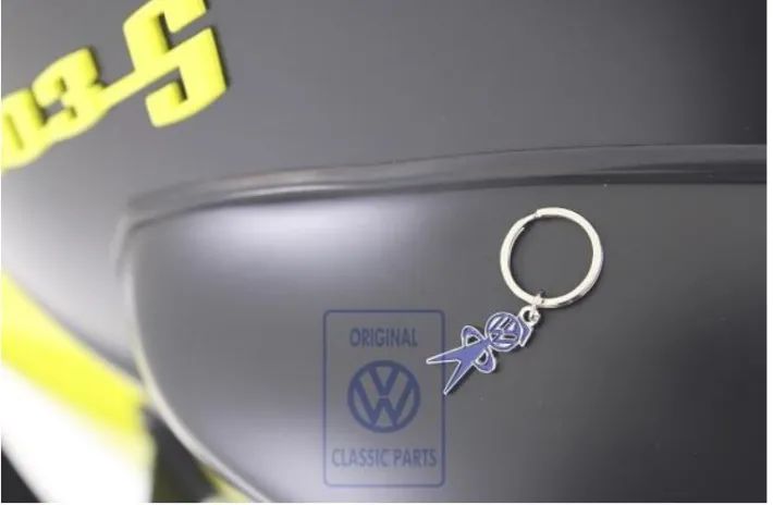 Volkswagen Classic Parts privjesak za ključeve „VW dječak“
